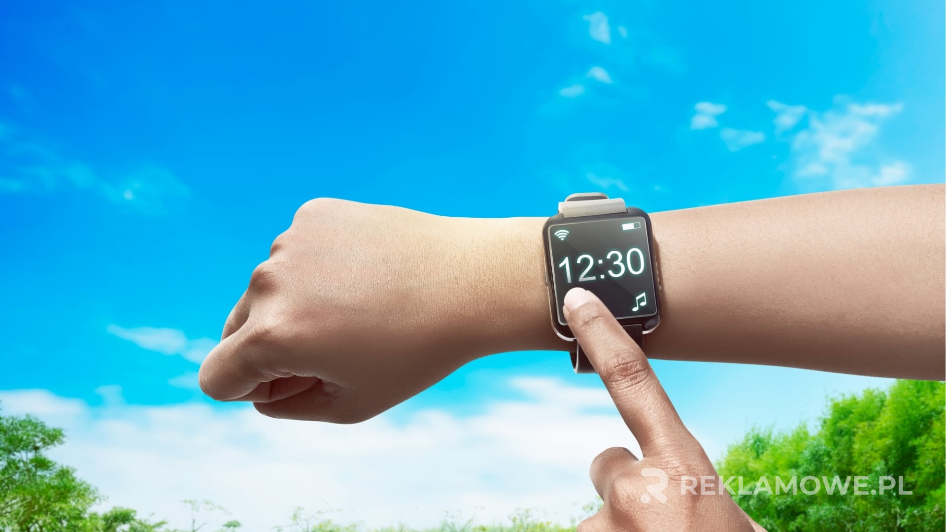 Bezpieczeństwo danych na smartwatchu reklamowym