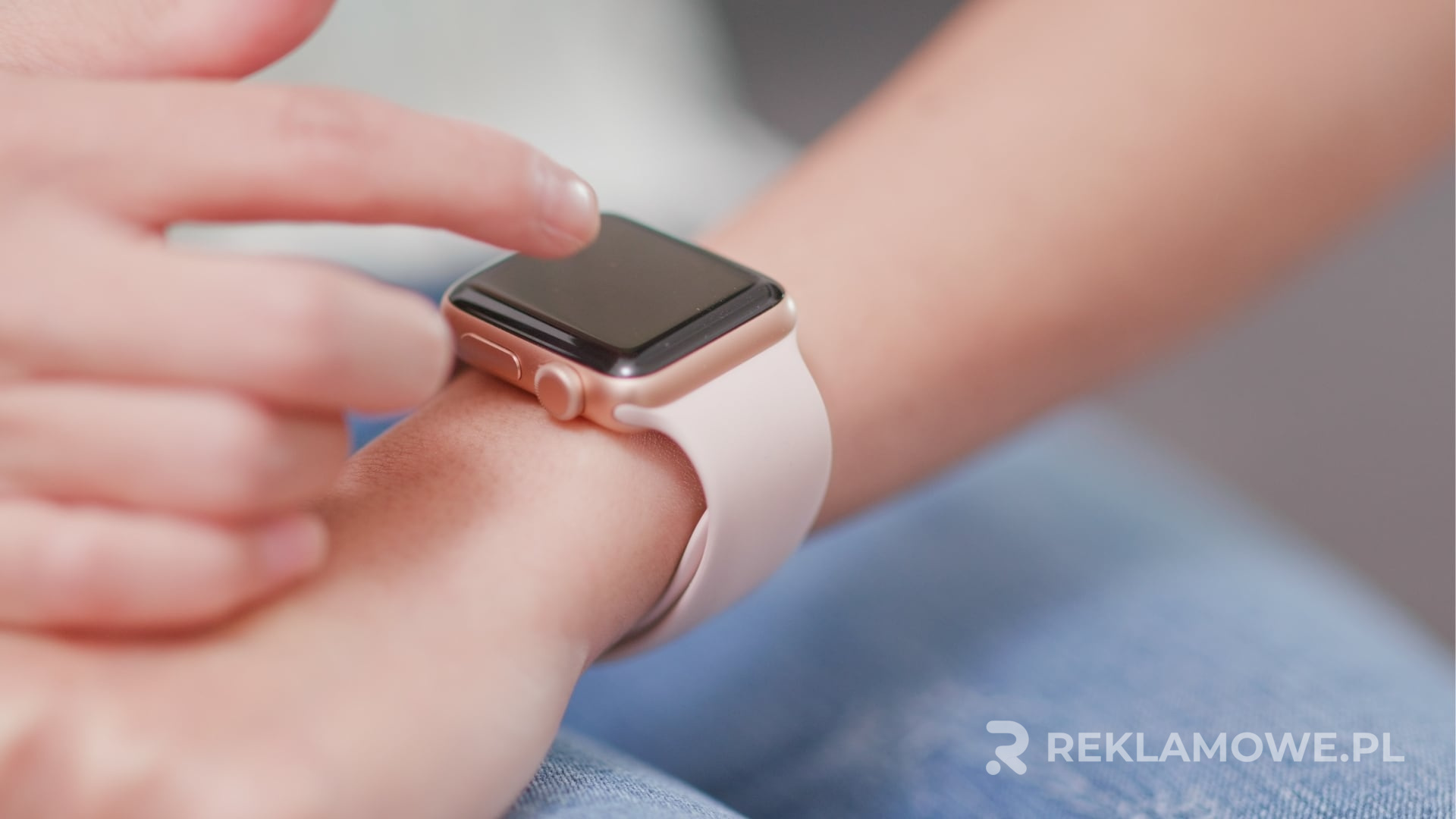 Ewolucja stylu i designu w smartwatchach reklamowych przez ostatnie lata Nowoczesne smartwatche o różnorodnym designie