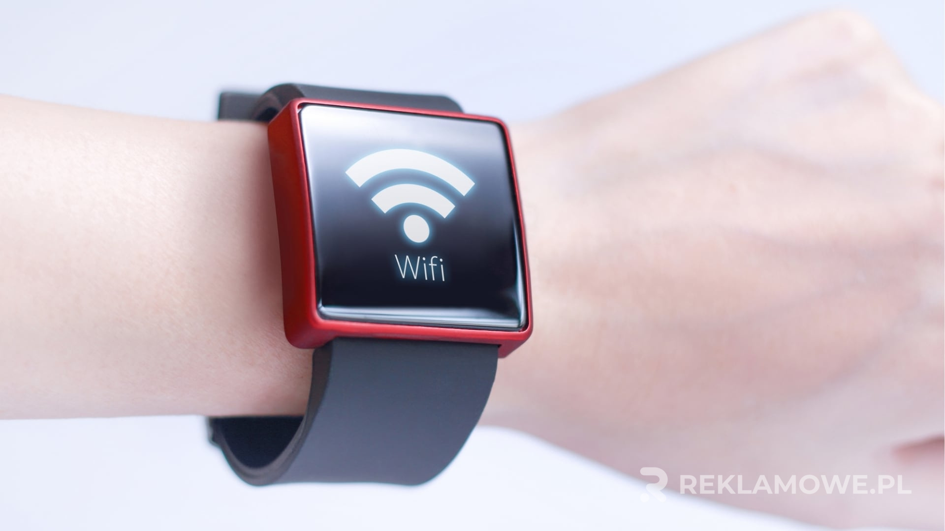 Smartwatch reklamowy na nadgarstku