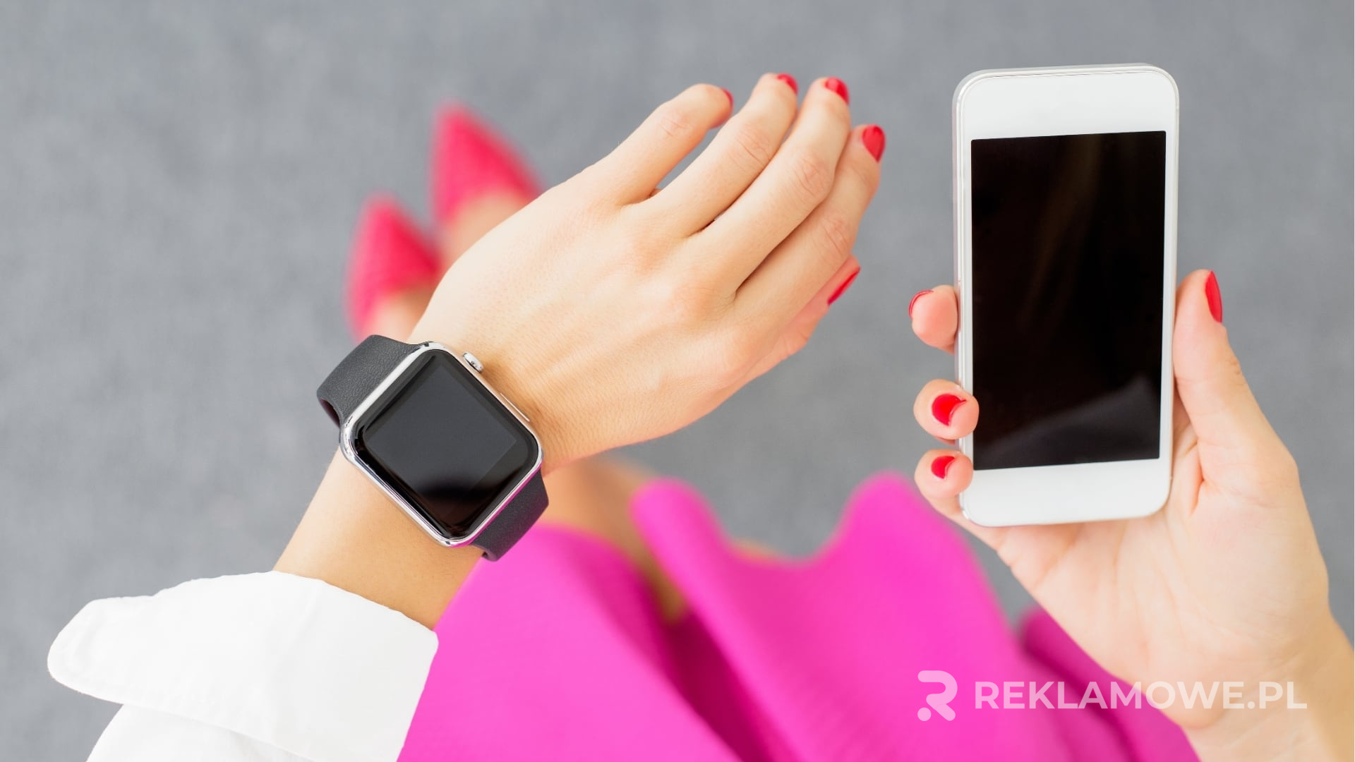 Smartwatch reklamowy na nadgarstku