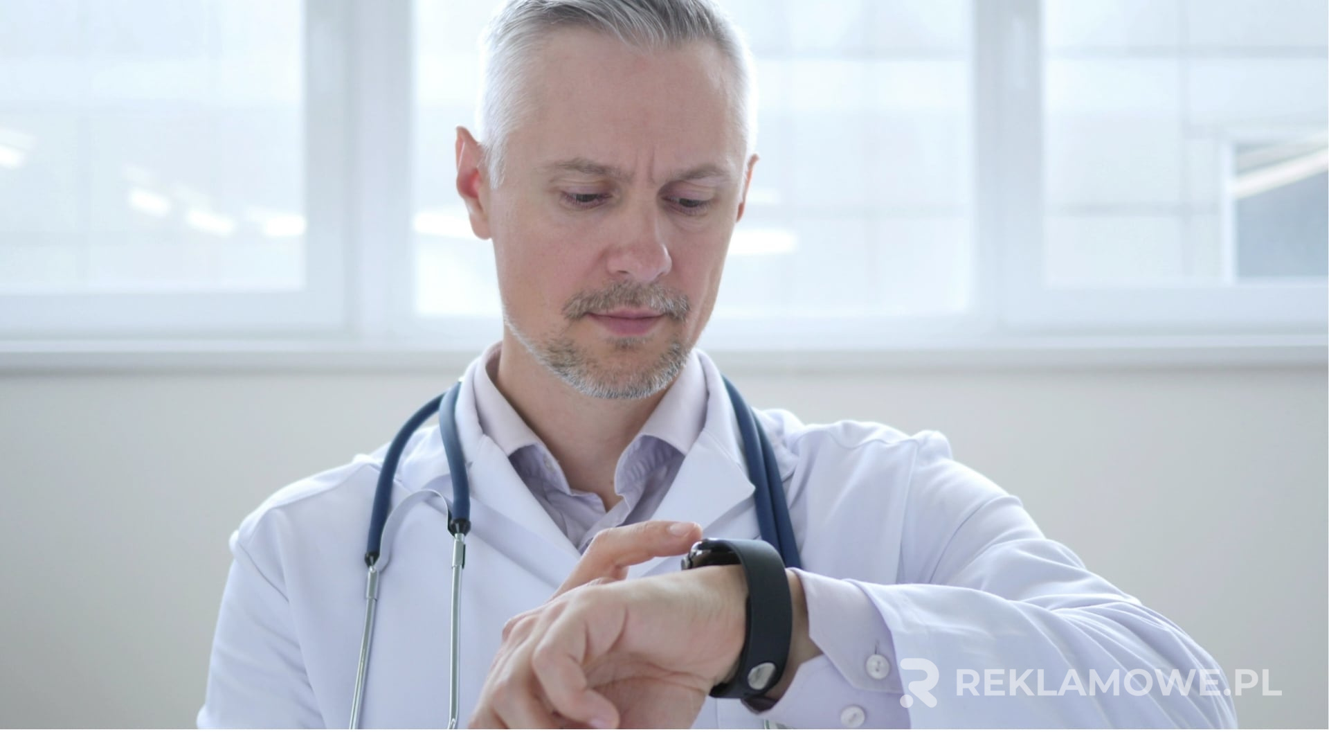 Inteligentny zegarek jako narzędzie reklamowe