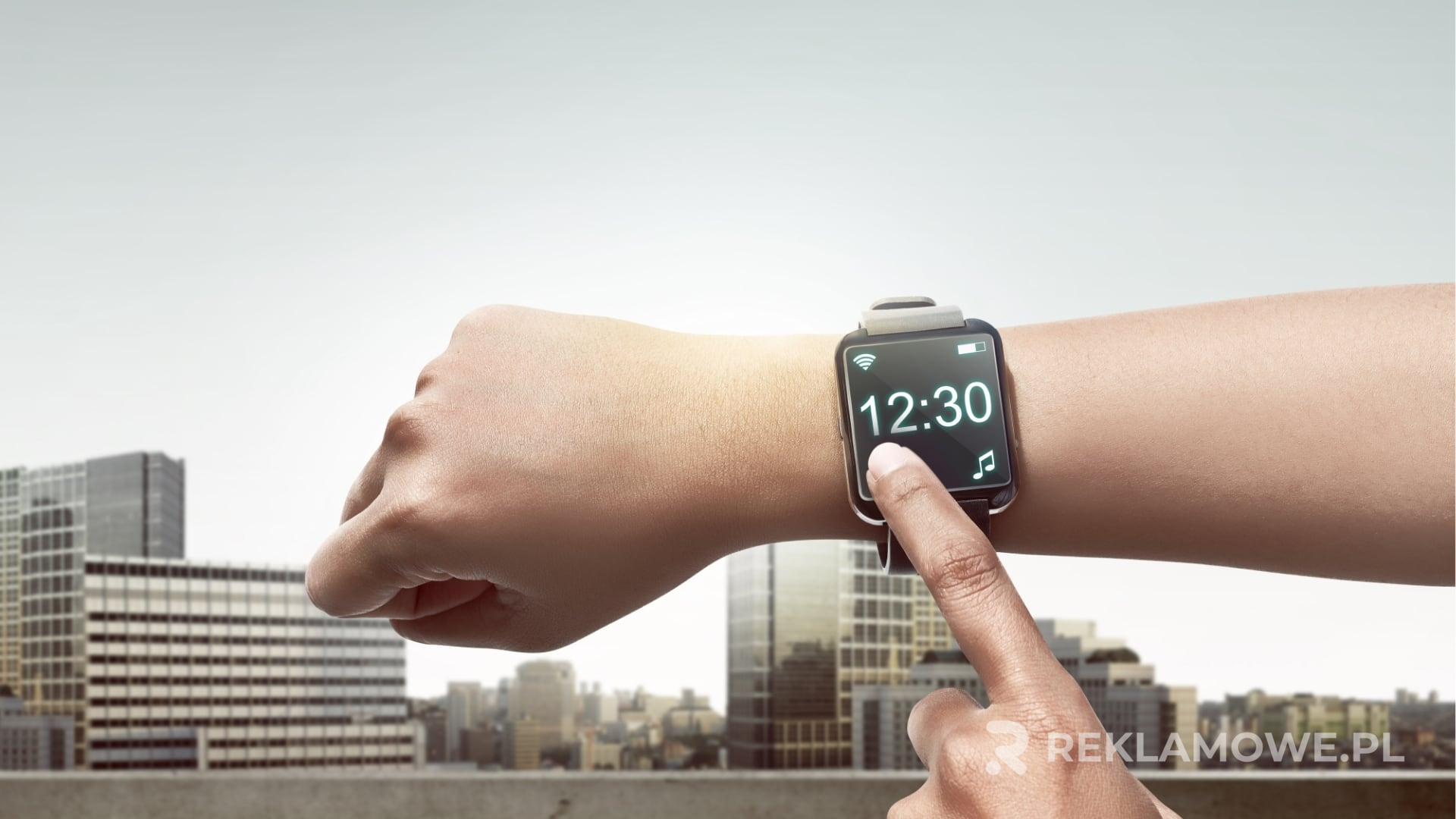 Trendy w technologii smartwatchów reklamowych w 2025 roku Nowoczesny smartwatch na tle technologicznym
